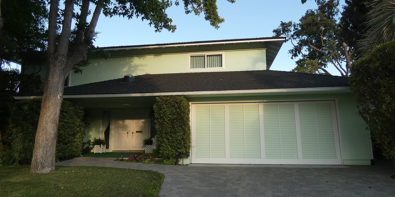 Garage Door Sale Searches Peak in October. Time Your Offers
