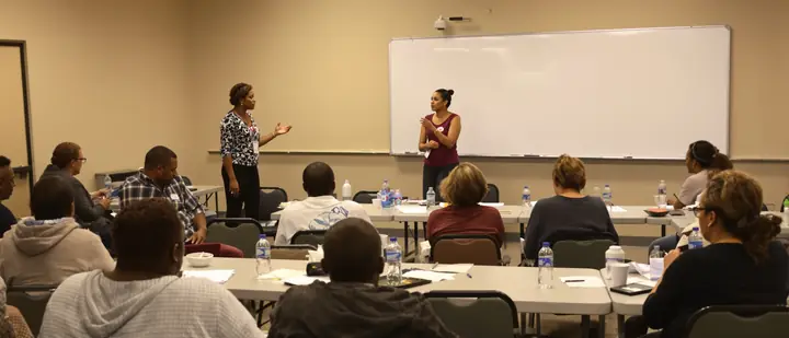Evening credit basics class in a Shreveport community room
