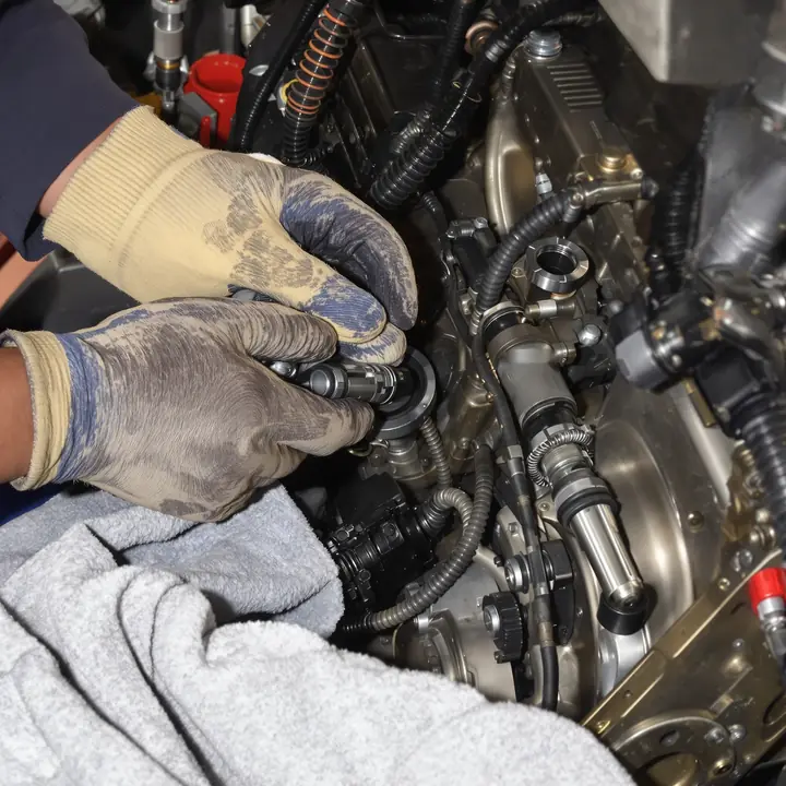 Setting a new fuel injector into a heavy duty diesel head